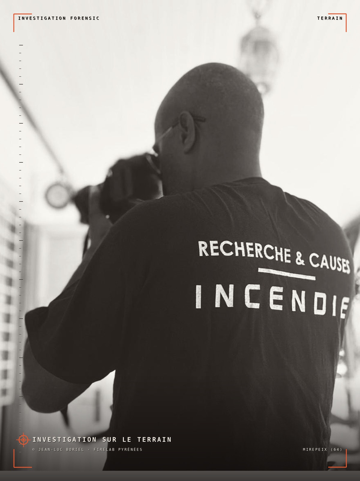 Investigateur RCCI photographiant une scène de sinistre à Mirepeix